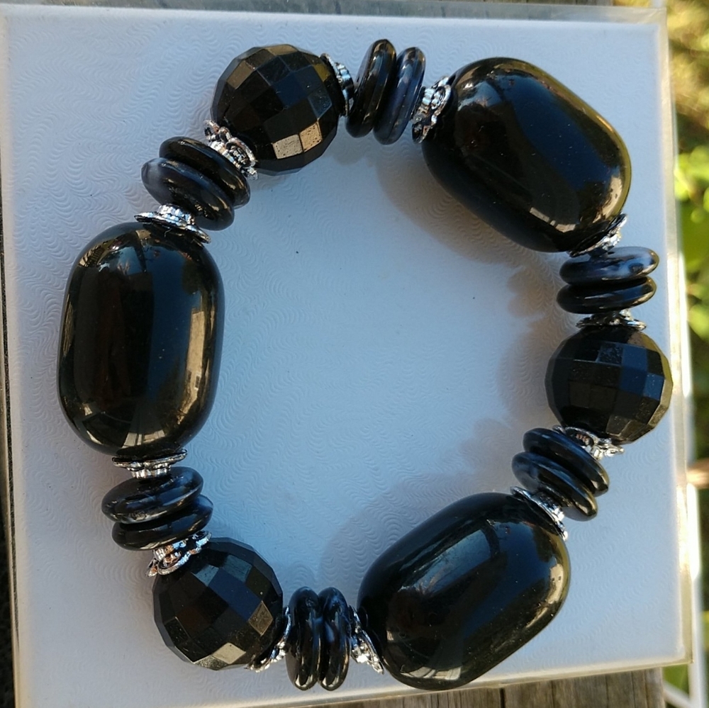 3/$15.🩸Bracelet with Black Art Acrylic Beads No Metal - Picture 5 of 8